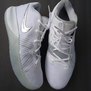 SIZE 10.5. Nike Zoom Tennis sneakers shoes.